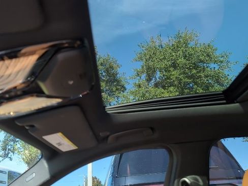 Used 2022 BMW 330i Sedan w/ M Sport Package image 25