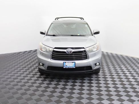 Used 2015 Toyota Highlander Limited w/ Driver Technology Package AWD/4WD image 2