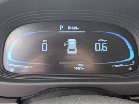 Used 2025 Hyundai Venue SEL FWD image 16
