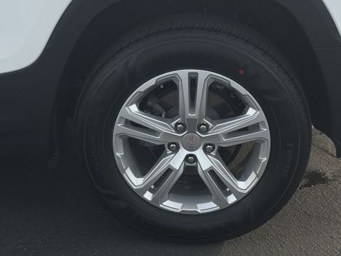 Used 2024 GMC Terrain SLE image 31