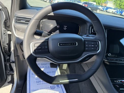 Used 2024 Jeep Wagoneer Series III AWD/4WD image 22