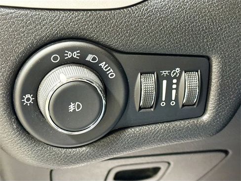 Used 2018 Jeep Cherokee Trailhawk w/ Cold Weather Group image 12