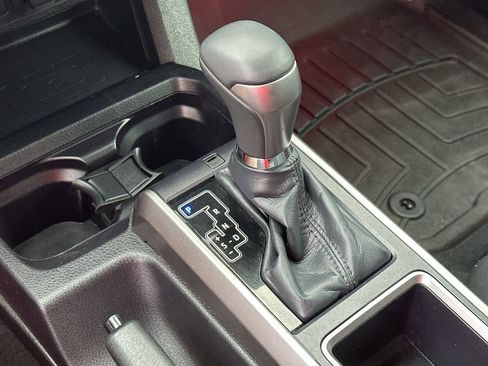 Used 2022 Toyota Tacoma Limited image 20