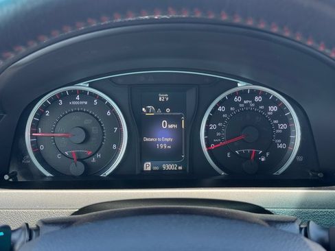 Used 2017 Toyota Camry SE FWD image 13