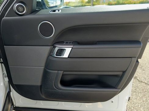 Used 2022 Land Rover Range Rover Sport SE image 32