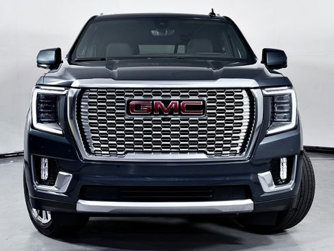 Used 2021 GMC Yukon Denali w/ Denali Premium Package image 7