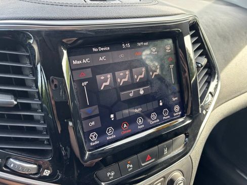 Used 2019 Jeep Cherokee Limited w/ Technology Group AWD/4WD image 30