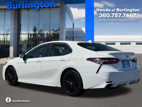 Used 2024 Toyota Camry SE w/ Cold Weather Package AWD/4WD image 4