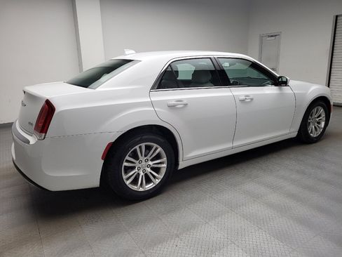 Used 2019 Chrysler 300 Touring w/ Driver Convenience Group RWD image 10