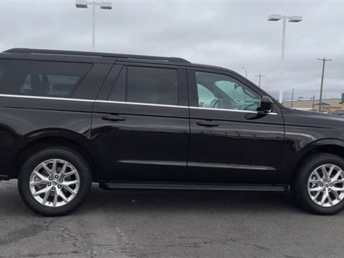 Used 2021 Ford Expedition Max XLT image 2