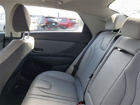 Used 2024 Hyundai Elantra Limited image 10