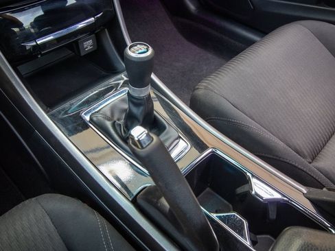 Used 2017 Honda Accord EX image 29