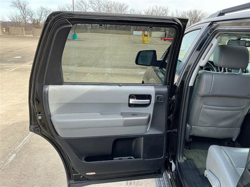 Used 2016 Toyota Sequoia Limited image 30