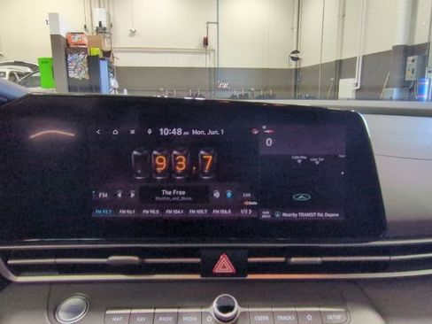 Used 2023 Hyundai Elantra SEL w/ Convenience Package FWD image 10
