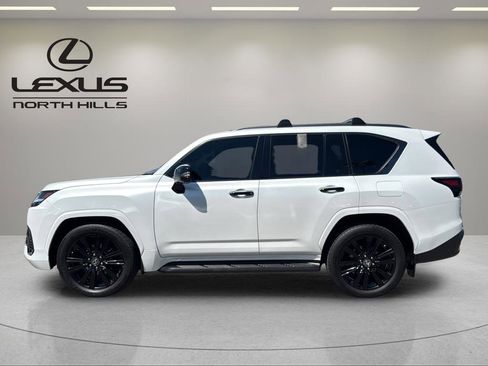 Used 2023 Lexus LX 600 4WD w/ Appearance Package image 9