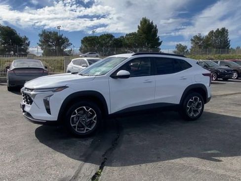 New 2026 Chevrolet Trax LT FWD image 4