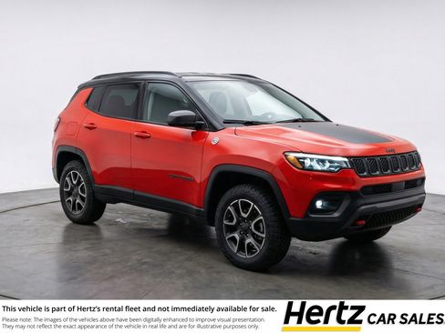 Used 2025 Jeep Compass Trailhawk image 1