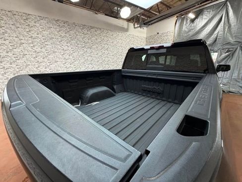 Used 2021 Chevrolet Silverado 1500 High Country w/ Technology Package image 12