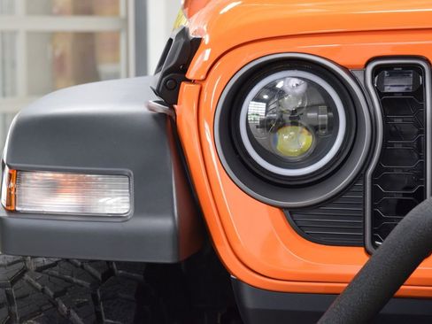 Used 2025 Jeep Wrangler Sport image 10