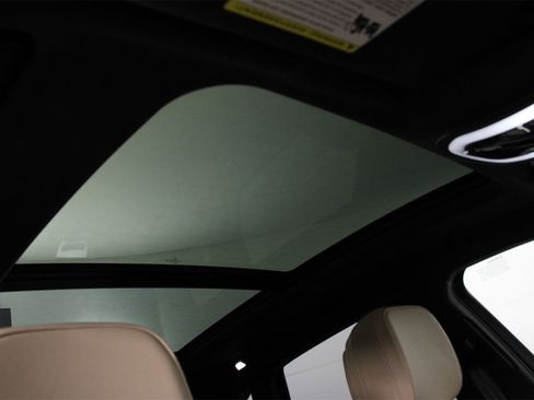 Used 2025 Porsche Macan image 25