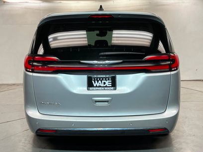Used 2023 Chrysler Pacifica Touring-L