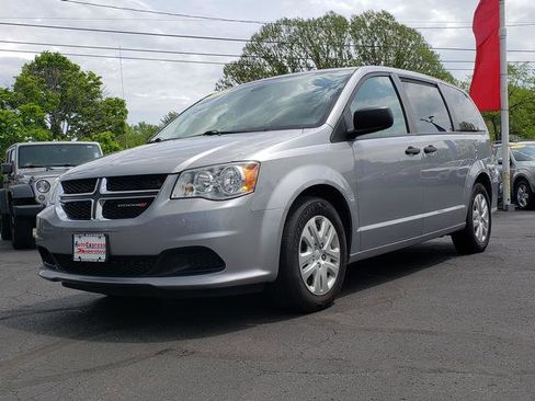 Used 2019 Dodge Grand Caravan SE FWD image 3