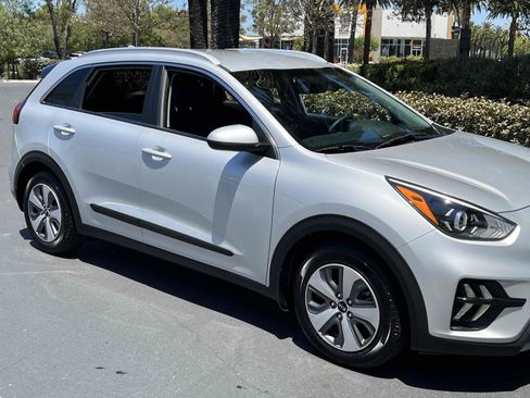 Used 2020 Kia Niro LX FWD image 38