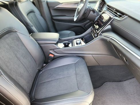 New 2025 Jeep Grand Cherokee L Laredo image 14