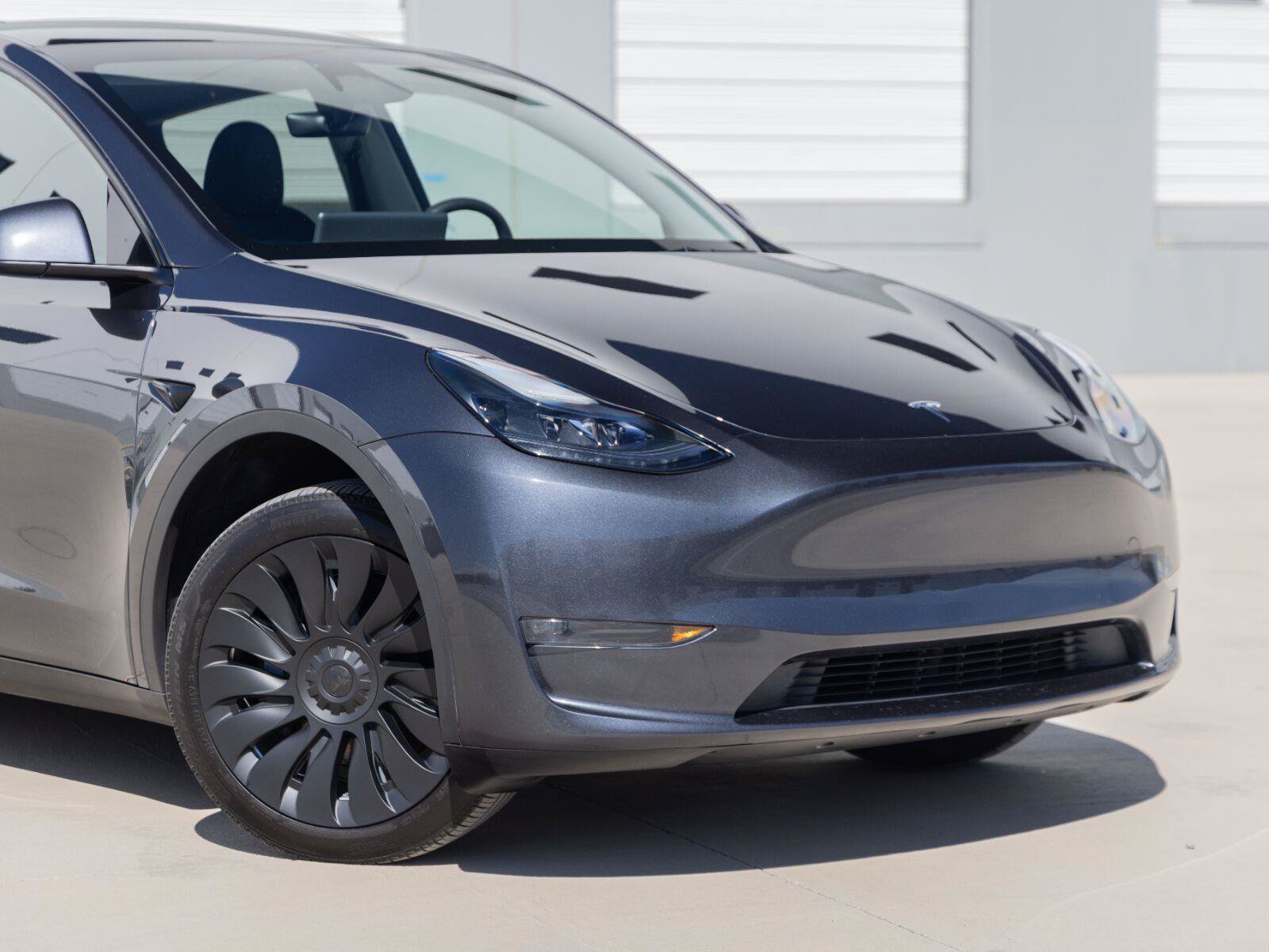 Used 2024 Tesla Model Y Long Range AWD/4WD image 3