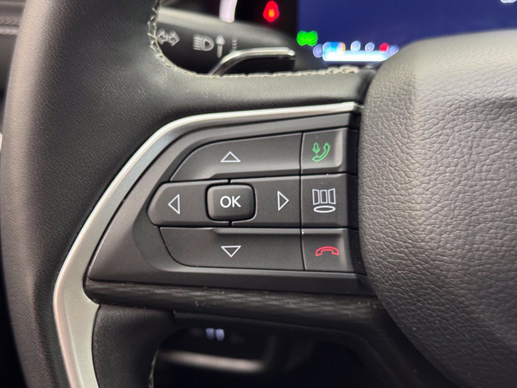 Used 2024 Jeep Grand Cherokee L Altitude AWD/4WD image 19
