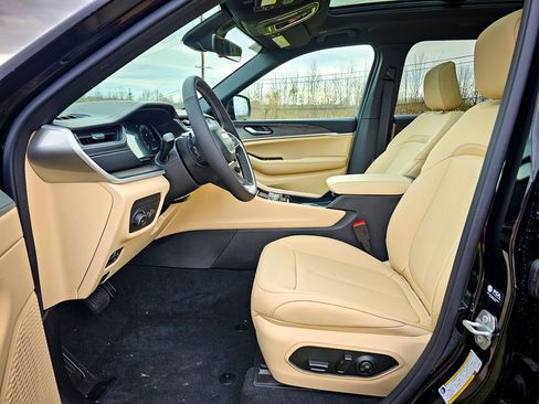 New 2025 Jeep Grand Cherokee Limited image 13