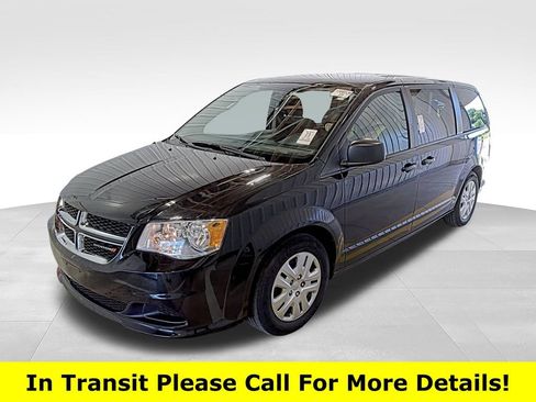 Used 2018 Dodge Grand Caravan SE FWD image 2