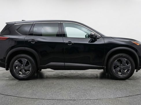 Used 2025 Nissan Rogue SV image 11