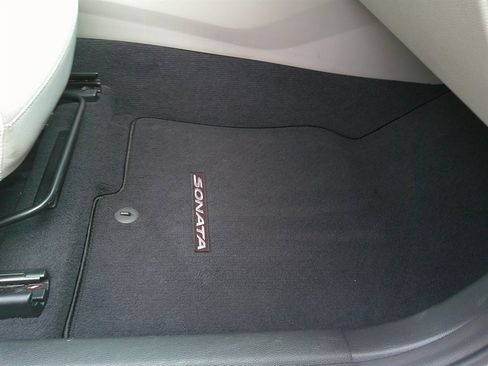 Used 2017 Hyundai Sonata Plug-IN Hybrid image 18