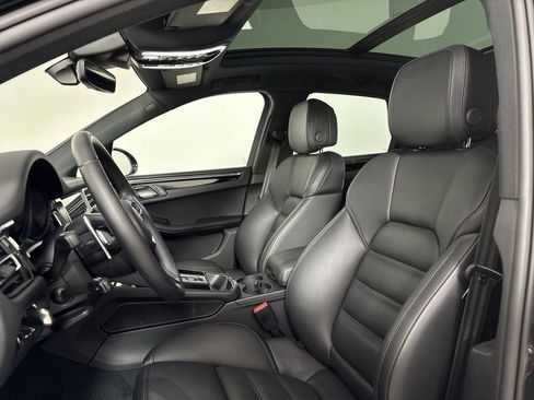 Certified 2026 Porsche Macan AWD/4WD image 5