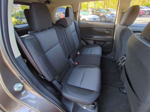 Used 2020 Mitsubishi Outlander ES image 85