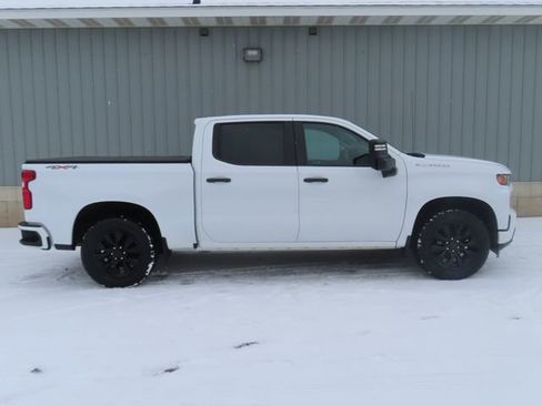 Used 2021 Chevrolet Silverado 1500 Custom w/ Custom Max Trailering Package AWD/4WD image 2
