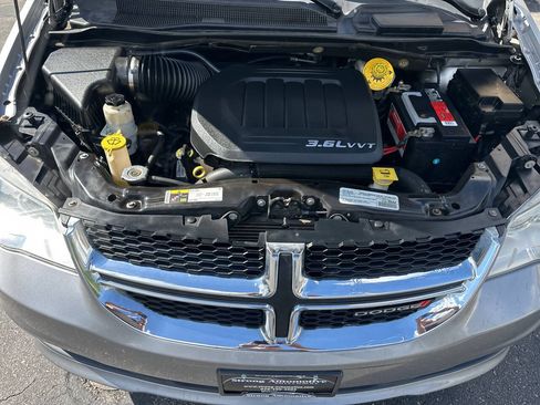 Used 2017 Dodge Grand Caravan SXT FWD image 23