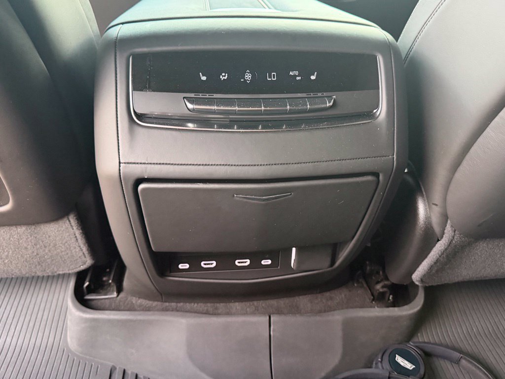 Used 2024 Cadillac Escalade ESV Sport Platinum w/ LPO, ONYX Package AWD/4WD image 19