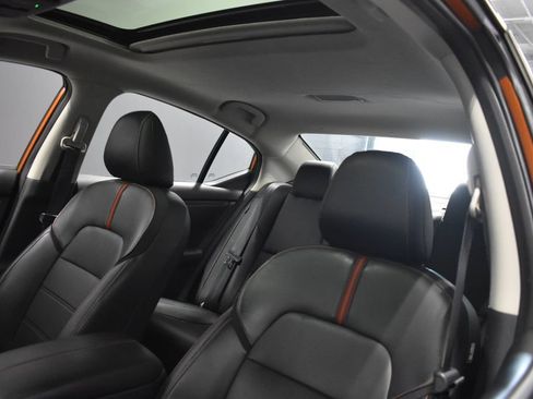 Used 2023 Nissan Sentra SR w/ SR Premium Package FWD image 16
