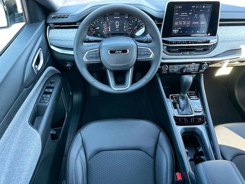 New 2026 Jeep Compass Latitude image 15