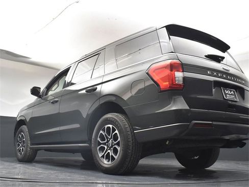 Used 2022 Ford Expedition XLT image 35