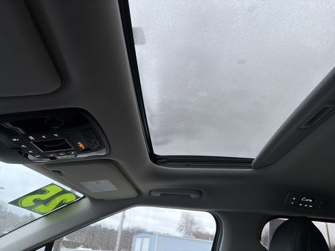 Used 2025 Kia Carnival SX w/ SX Dark Edition Package image 30