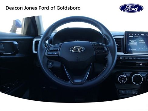 Used 2023 Hyundai Venue Limited image 20