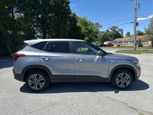 Used 2025 Kia Seltos LX AWD/4WD image 4