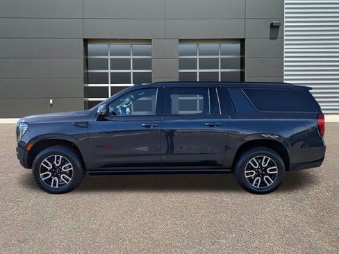 Used 2024 GMC Yukon XL AT4 w/ Technology Package AWD/4WD image 9