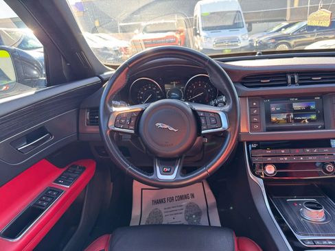 Used 2016 Jaguar XF S image 22