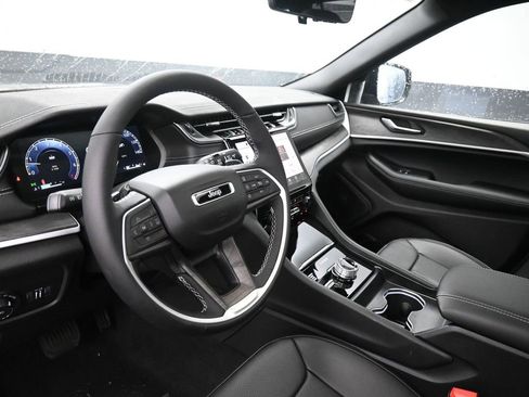 New 2025 Jeep Grand Cherokee Limited w/ Luxury Tech Group II image 16