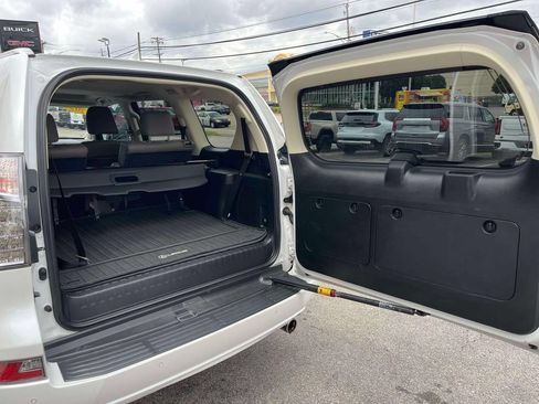 Used 2020 Lexus GX 460 Premium AWD/4WD image 19