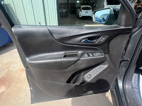 Used 2019 Chevrolet Equinox LT w/ Sun & Navigation Package image 10